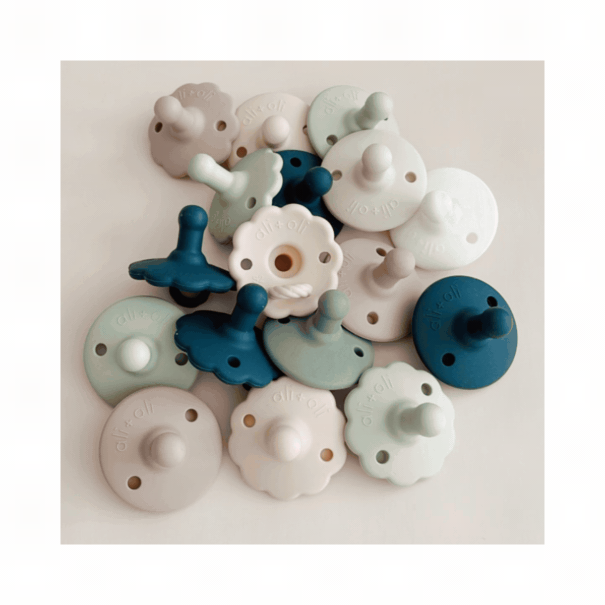 Pacifier Set Round (Taupe & Mist)